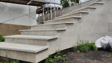 Доломит Геналдон на лестницах в загородном доме (3725)