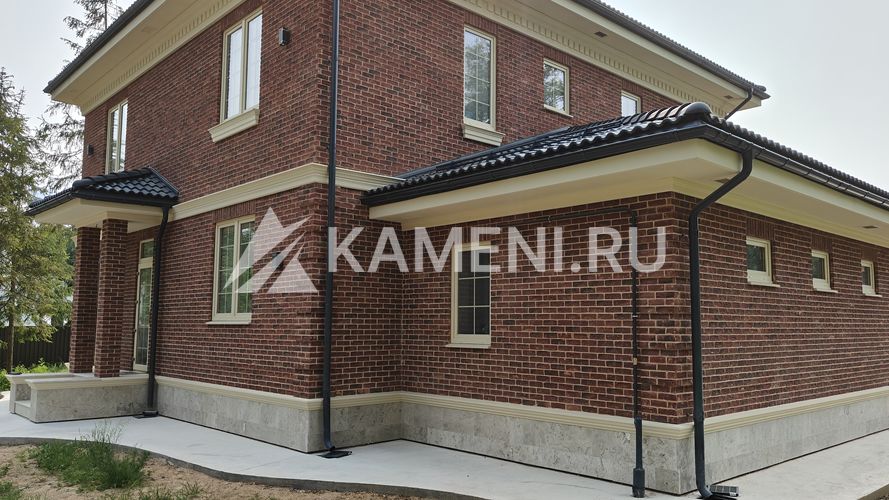 Доломит Геналдон на цоколе загор.дома (5051)